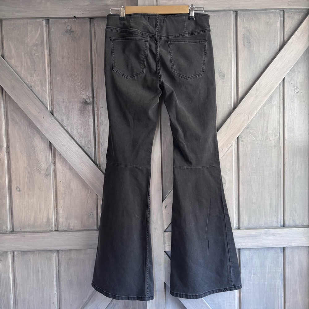 Free People Washed Black Pull on Flare Denim Jeans Size 29 - Picture 4 of 8